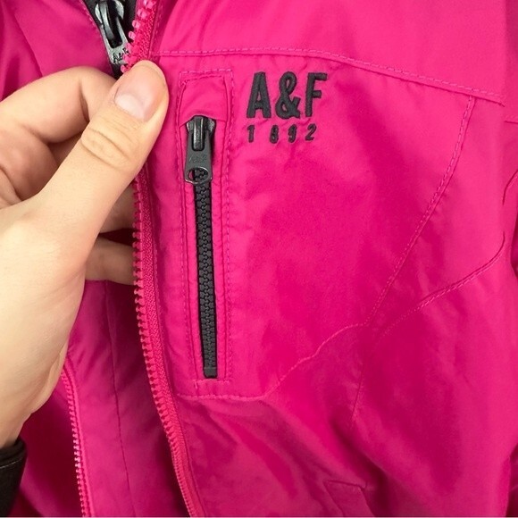 Abercrombie & Fitch Fuchsia Pink Windbreaker Jacket NWT Size Medium - Picture 7 of 16